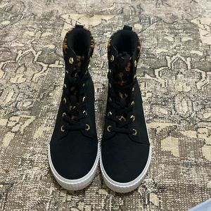 NEVER WORN timberlands size 7 1/2 run a little bit small